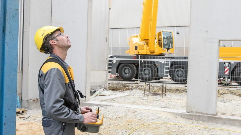 Seamless Operations: Choosing The Right Remote Control Crane Supplier