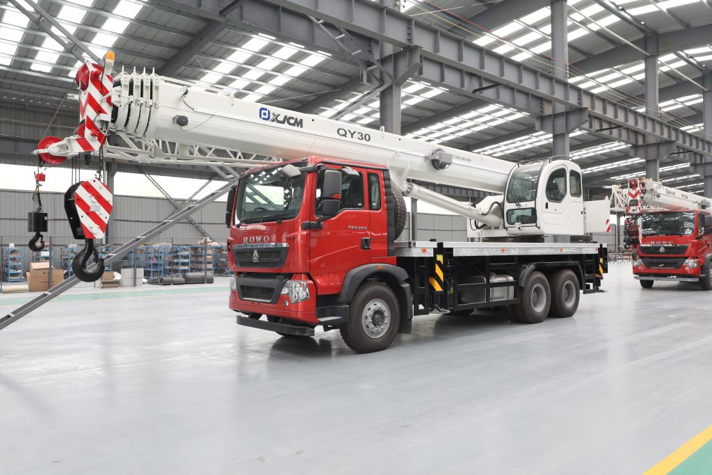 Journey with the Mighty 30 Ton Hydraulic Crane