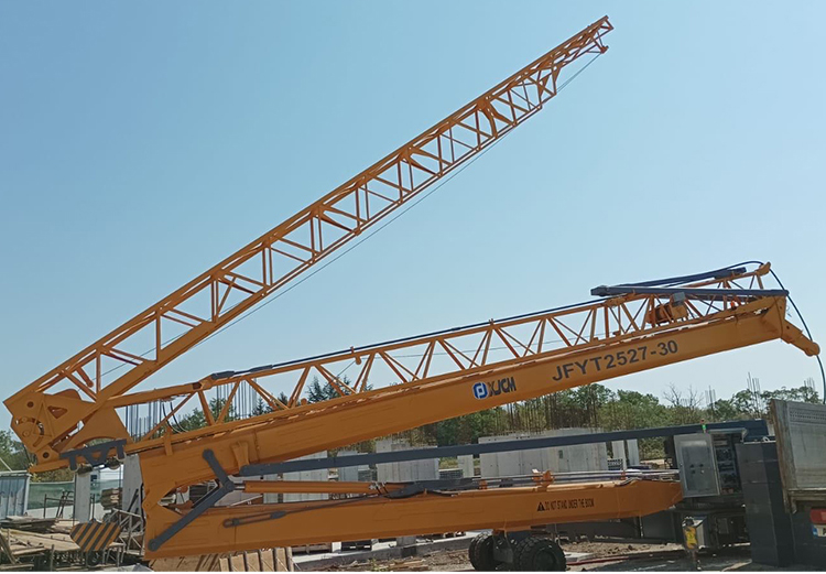 Self Erecting Mobile Tower Cranes，3ton (2)